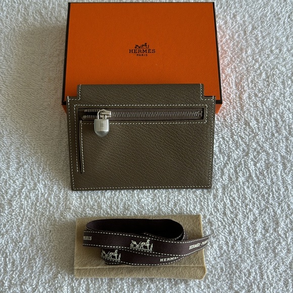 Hermes Chevre Chandra Kelly Pocket Compact Wallet Etoupe - Picture 3 of 17